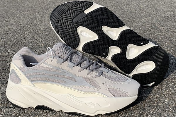AD Yeezy Boost 700 (Women)
